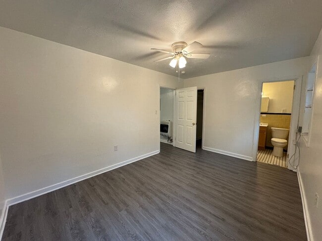 Building Photo - Pensacola - Warrington - 1 Bedroom, 1 Bathroom
