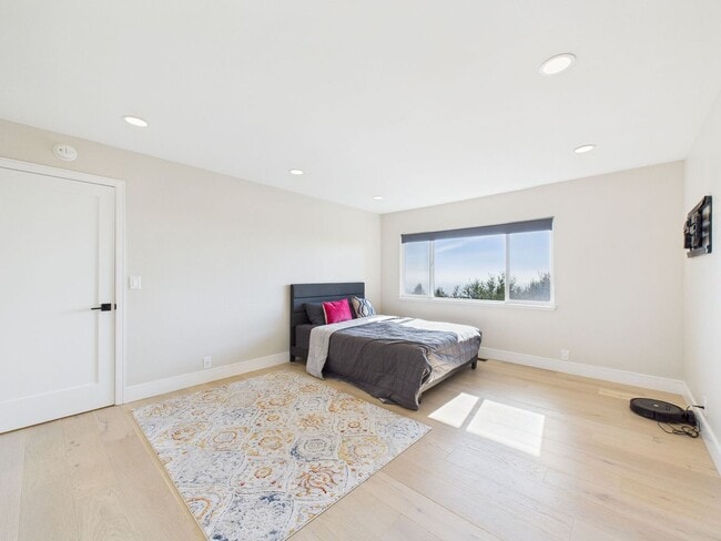 Building Photo - 3325 Brunell Dr