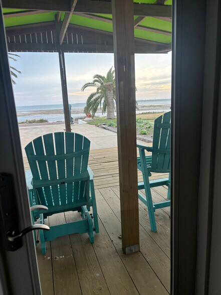 Building Photo - 919 S Water St