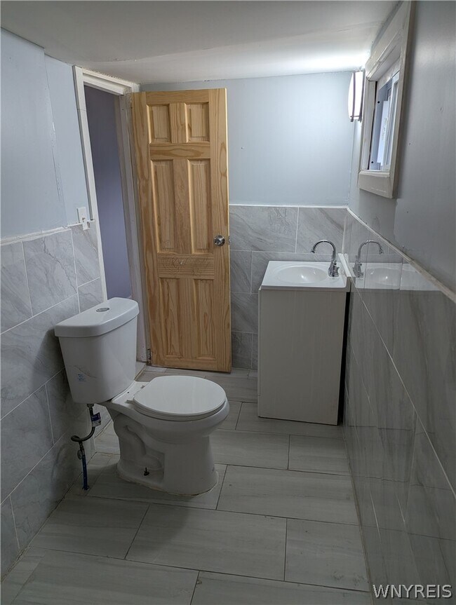 Building Photo - 48 Thomas St