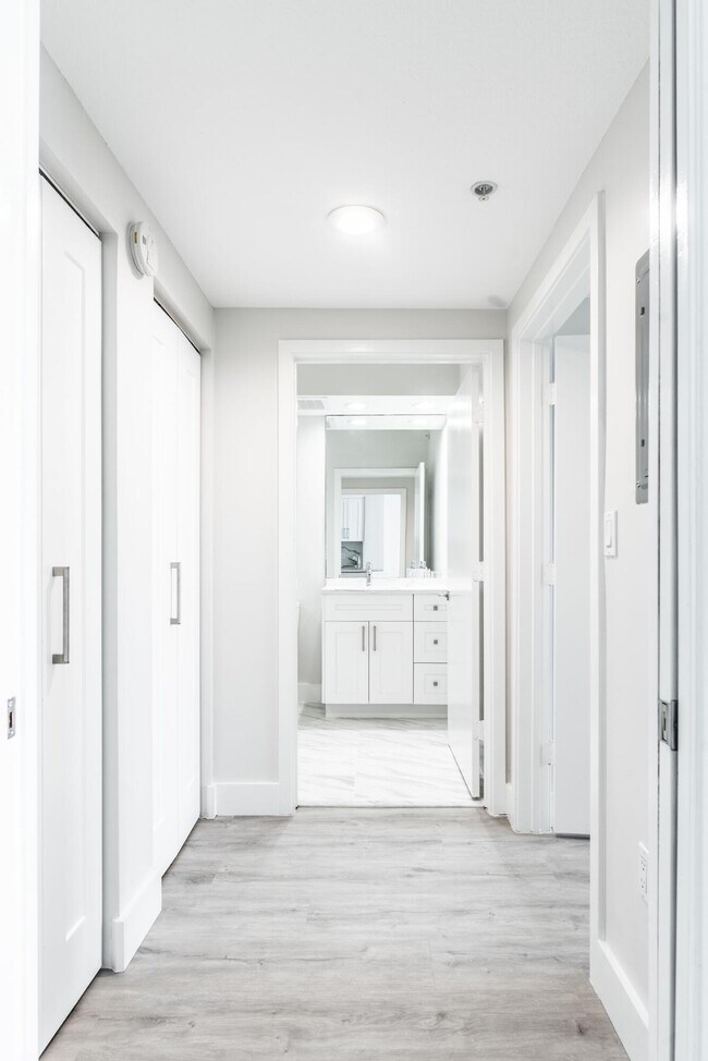 Building Photo - 1551 N Flagler Dr