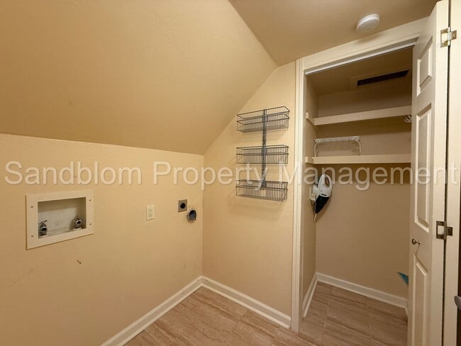 Building Photo - FOR LEASE | Brookside Tulsa | $1500 Rent |...