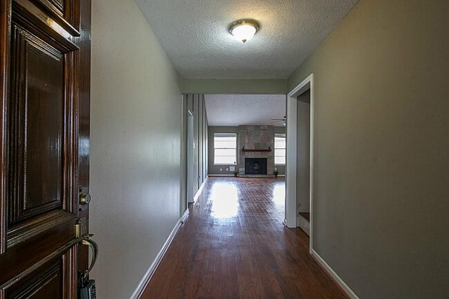 Building Photo - 3107 Wagon Trail Dr