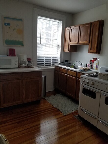 Building Photo - 28 Trumbull St