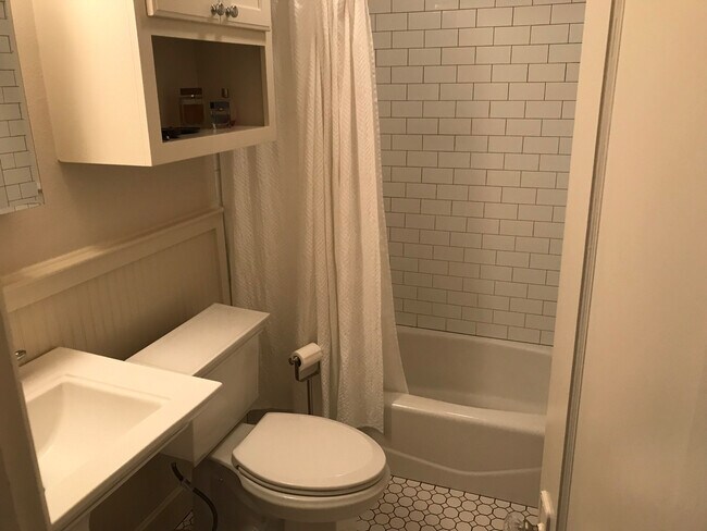 Building Photo - 2824 23rd St