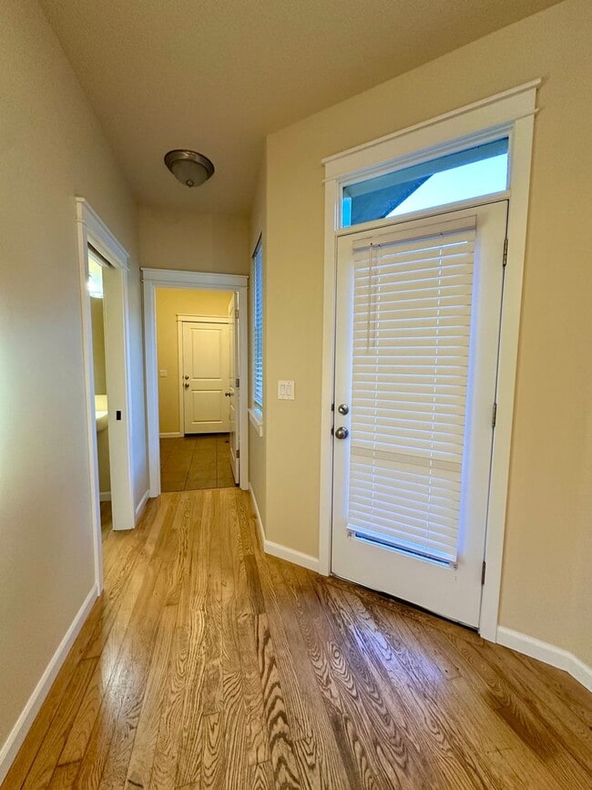 Building Photo - 63114 Dakota Dr