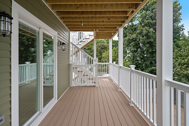 Building Photo - 206 Byron St