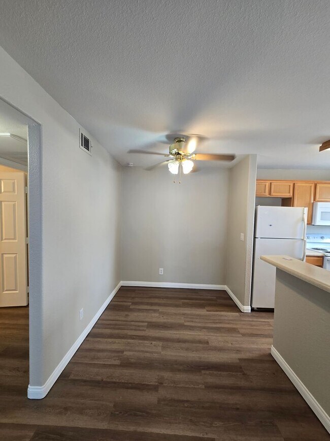 Building Photo - 2987 Juniper Hills Blvd