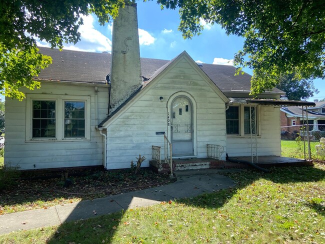 Primary Photo - 3 Bedroom, 2 Bathroom House in High Point!