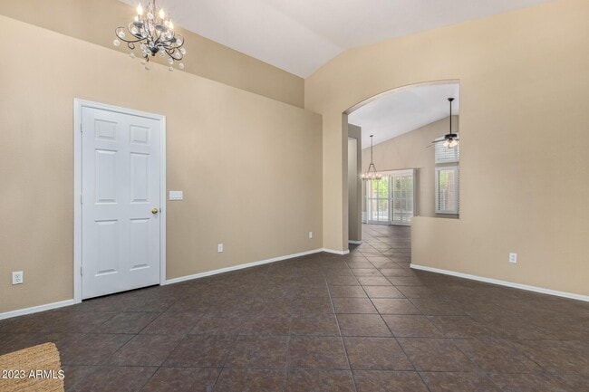 Building Photo - 295 W Goldfinch Way