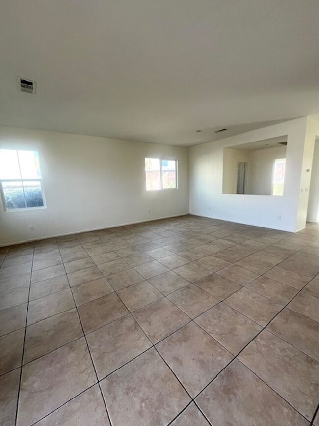 Building Photo - Beautiful Home in Moreno Valley