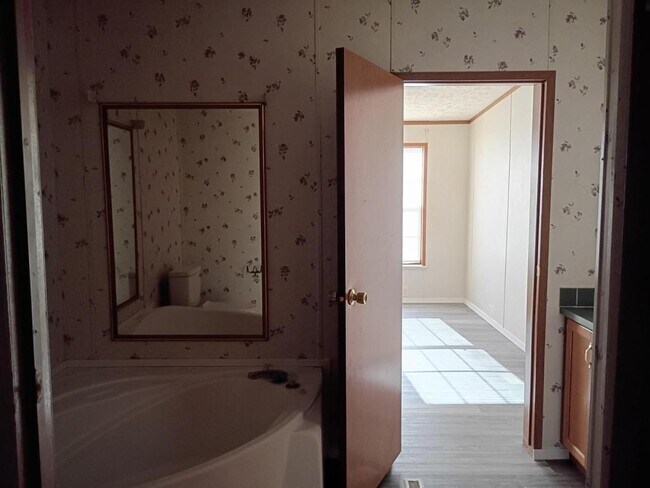 Building Photo - 1022 Walnut Grove Ln