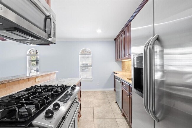 Building Photo - 407 E 45th St
