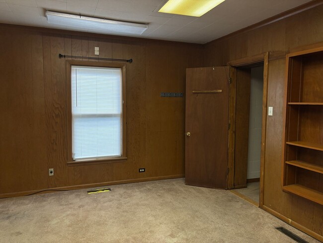 Primary Photo - 4/1.5 Right in Downtown Denison!
