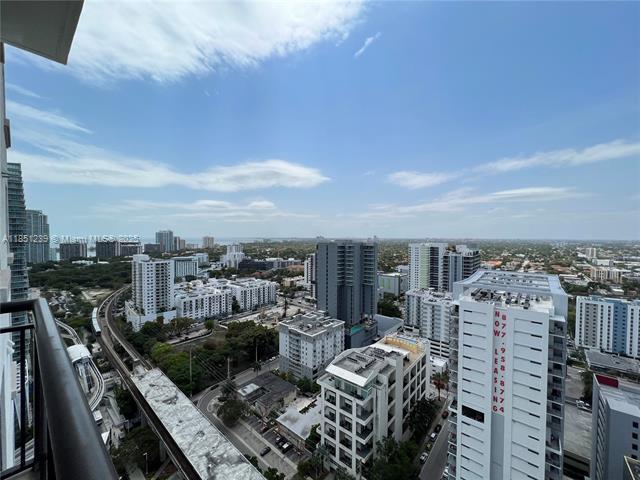 Building Photo - 999 SW 1st Ave