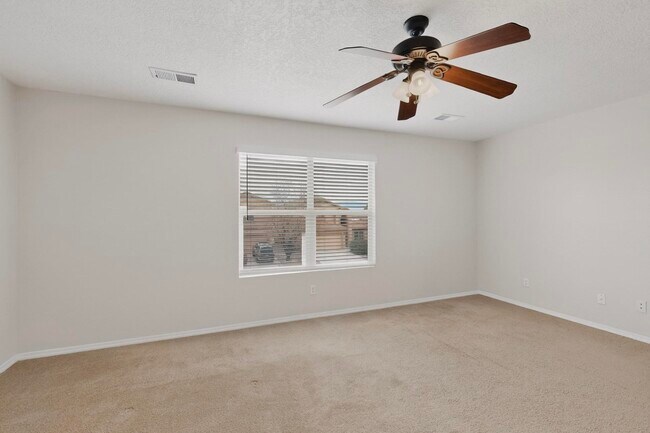 Building Photo - 2713 Violeta Cir SE