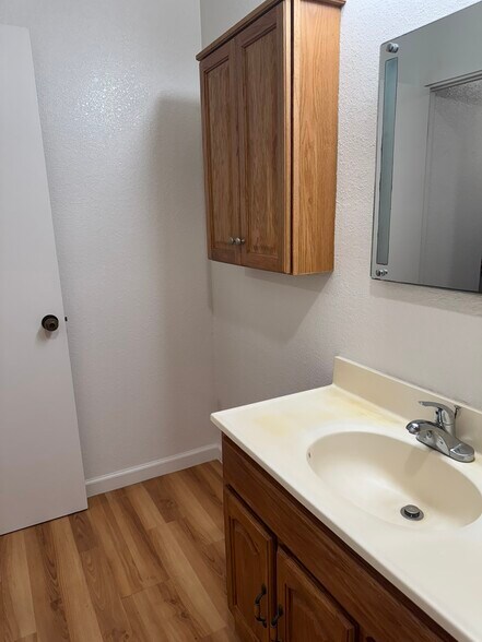 Building Photo - 947 Laki Rd