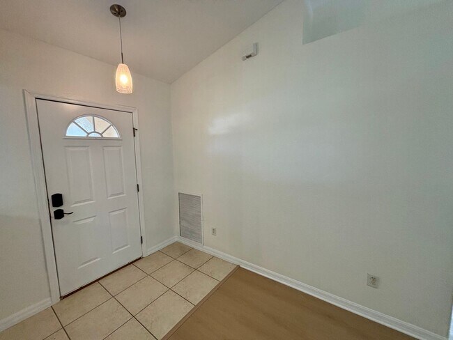 Building Photo - Emerald Point - Southwest Ocala | 3/2 1577 sqft