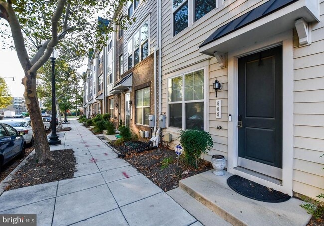 Building Photo - 608 Parkside Pl NE