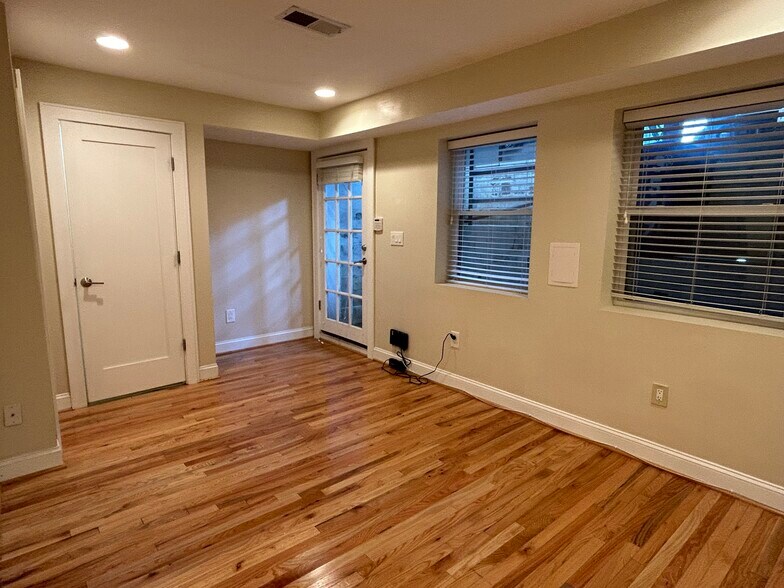 Building Photo - 3547 10th St NW