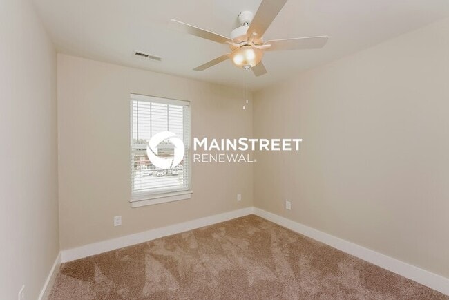 Building Photo - 3 Bedroom Pet-Friendly Home in Gallatin, TN with Main Street Renewal