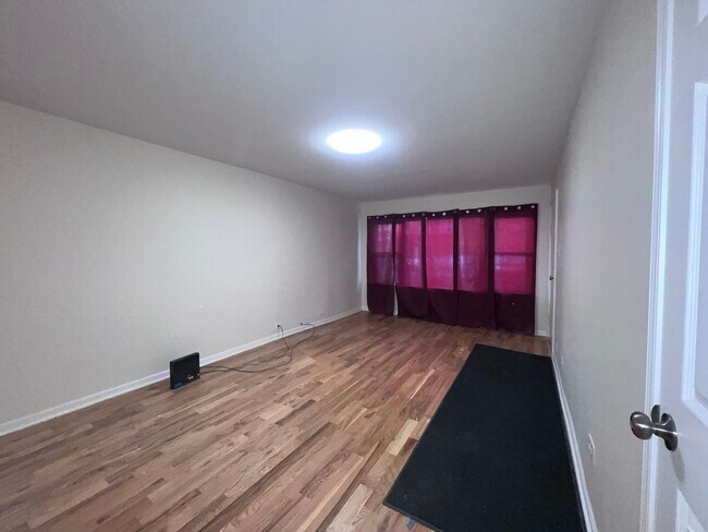 Building Photo - 8919 S Muskegon Ave