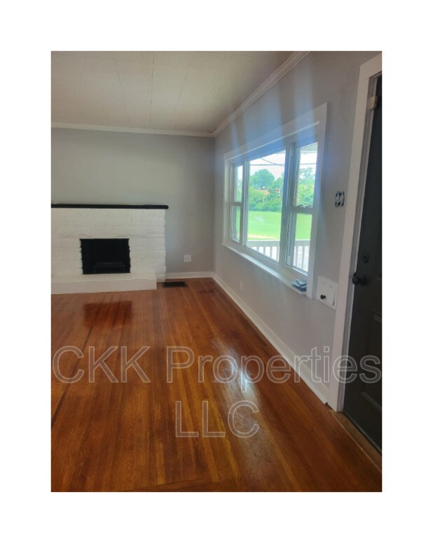 Building Photo - 4127 Lora Ave