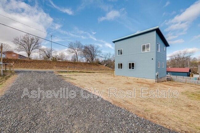 Building Photo - 12 New St