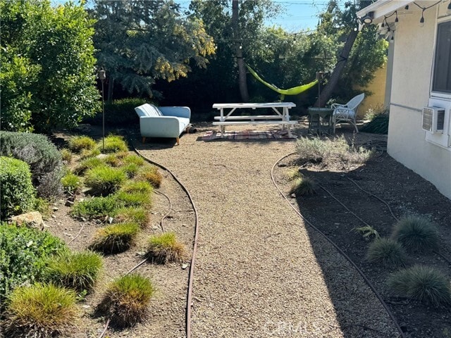 Building Photo - 1019 E Walnut Ave