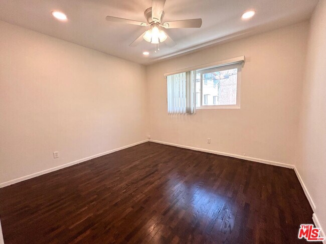 Building Photo - 1146 N Formosa Ave