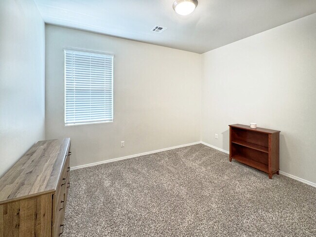 Building Photo - Almost New (2025) Home in Central Rio Rancho!