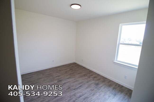 Building Photo - 17584 Salma Rd