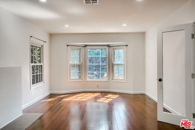 Building Photo - 2356 Pelham Ave