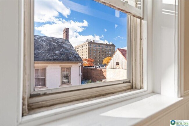 Building Photo - 426 Heckewelder Pl