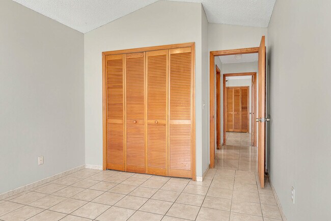 Building Photo - 2505 Kingston Ct