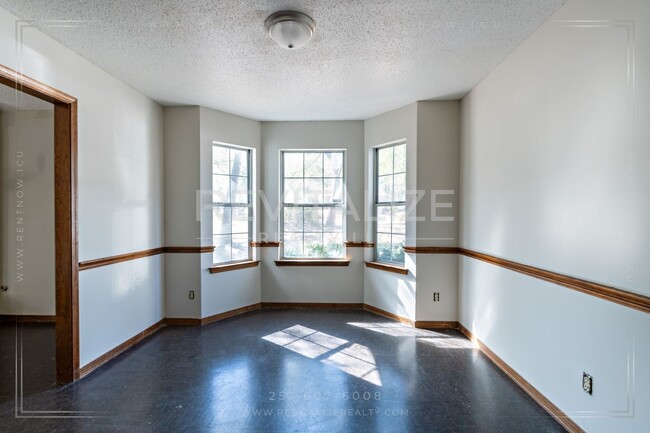 Building Photo - 3 Bed/2 Bath Home on Corner Lot!