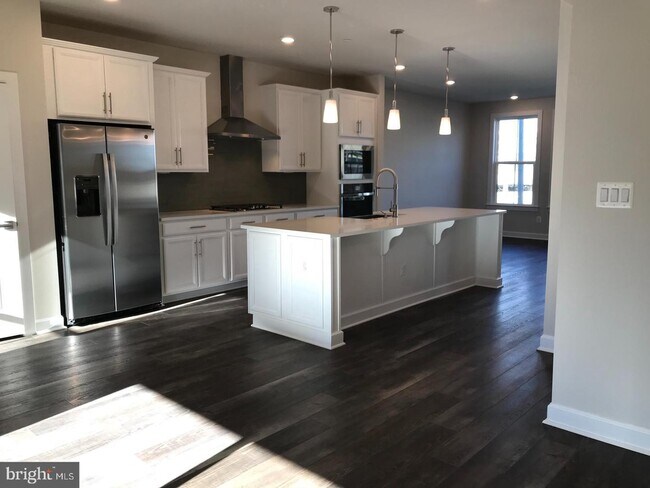 Building Photo - 12992 Hattontown Square