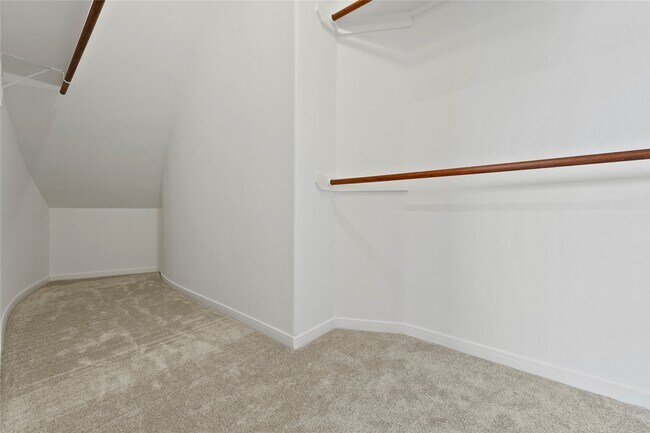 Building Photo - 26422 Creston Woods Dr