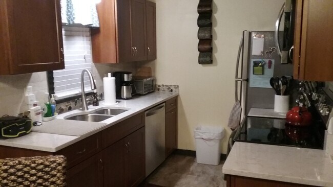 Building Photo - 2180 Yellowtail Rd