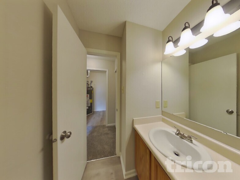 Building Photo - 7665 Mansfield Way