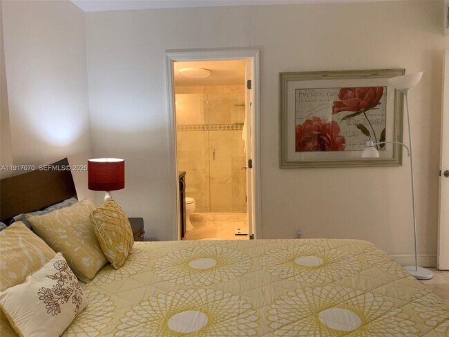 Building Photo - 100 Lincoln Rd