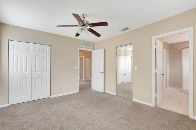 Building Photo - 3021 N Evergreen Cir
