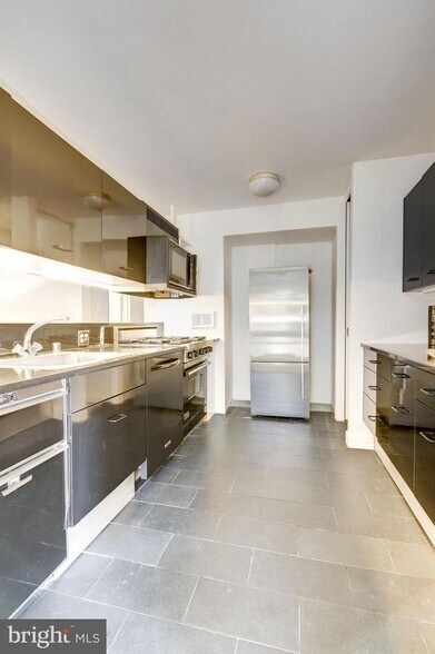 Building Photo - 950 25th St NW