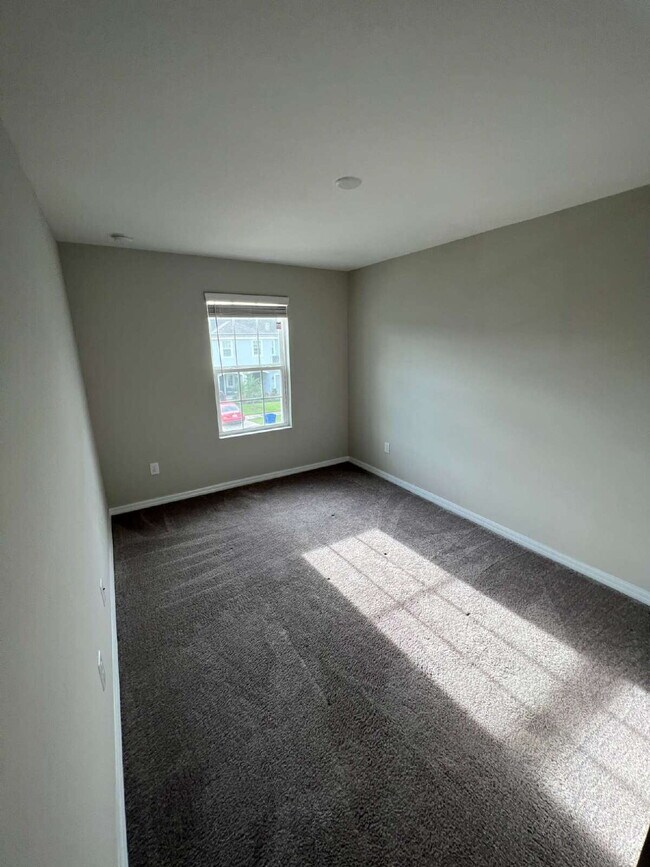 Building Photo - 7016 Grand Elm Dr