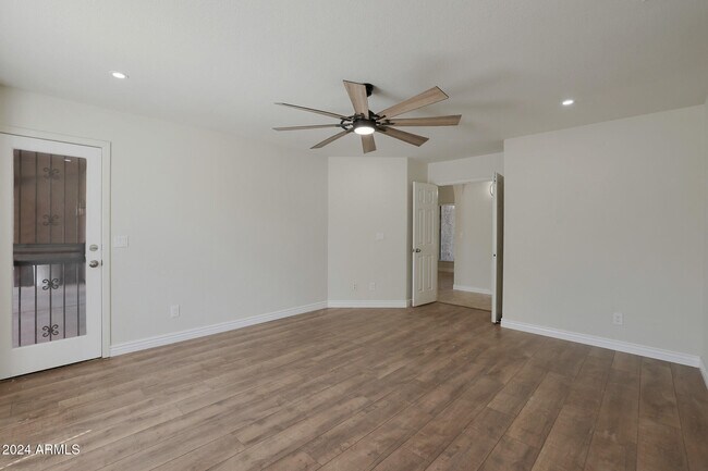 Building Photo - 501 E Desert Hills Estate Dr