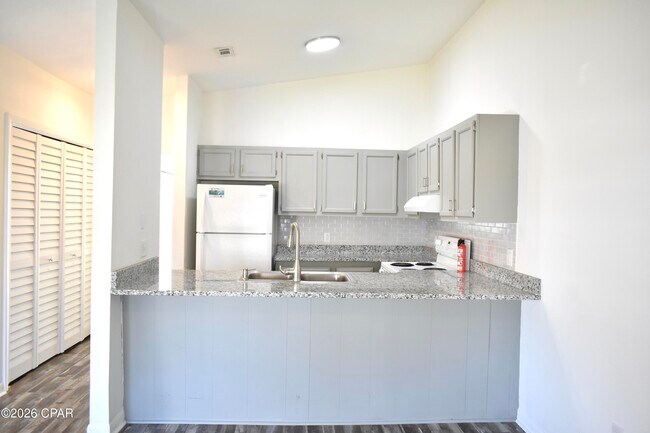 Building Photo - 8131 Sunset Ave