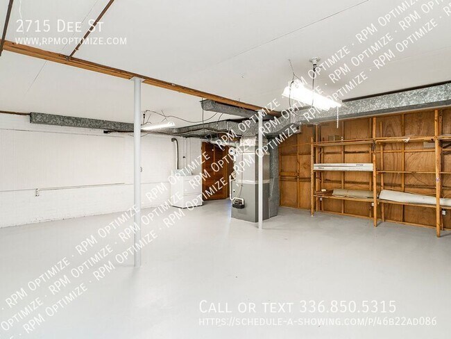 Building Photo - 2715 Dee St
