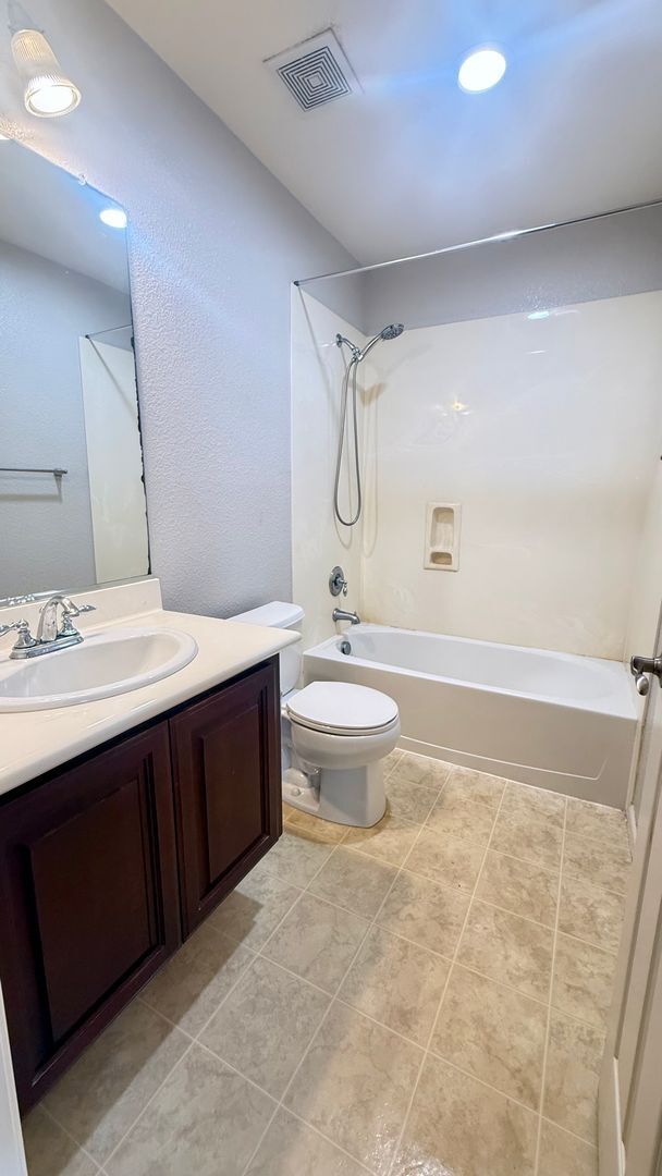 Building Photo - New listing! Bright and Spacious, Close to Parks and Trails