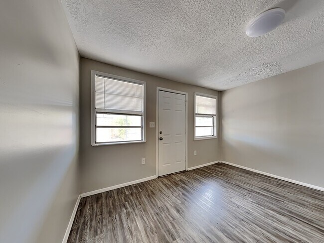 Building Photo - 7431 San Moritz Dr