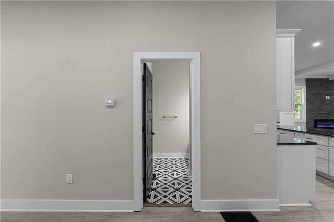 Building Photo - 1331 Diamond Ave SE